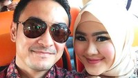 Dari pernikahan itu Zumi Zola dan sang istri dikaruniai dua anak laki-laki. Foto: Instagram