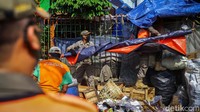 Lapak penjualan daging kosong melompong.