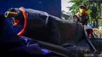 Sebelumnya 93 pedagang Pasar Palmerah mengikuti rapid tes dan didapatkan pedagang reaktif sehingga dilanjutkan ke tahapan tes swap.   8.  Sembilan pedagang yang positif COVID-19 setelah mengikuti rangkaian pemeriksaan tes swab dari Puskesmas Tanah Abang.