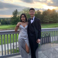 Alvy pun membuat hati para wanita milenial patah hati karena ia berfoto dengan seorang wanita yang memakai dress warna abu-abu. Netizen langsung mengunggapkan perasaannya yang sedih.Bru nemu ig nya trs scrool yah potek dh ati ku, kata @ynt_i.p. Potek hatiku , kata @littlegamora_. Foto: instagram @alvy_xavier.