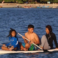 Wajah tampan Alvy Xavier pun langsung atensi warganet karena muncul di vlog Kiky Saputri berjudul Kiky Saputri main bareng kanjeng ratu Susi Pudjiastuti. Kiky mengunjungi kediaman Susi di Pangandaran, Jawa Barat dan menceritakan keseruannya bersama dengan Susi Pudjiastuti. Foto: instagram @alvy_xavier.