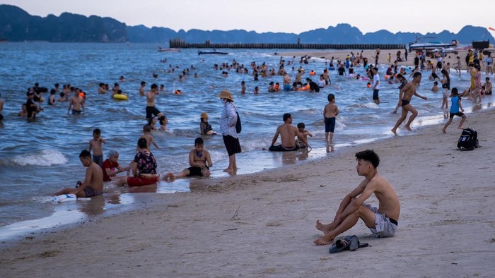 Pemerintah Vietnam belum berencana terima turis asing dalam waktu dekat. Meski telah sukses atasi Corona, Vietnam masih mengantisipasi gelombang kedua COVID-19.
