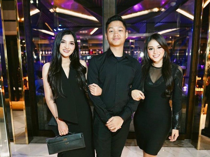 Ashanty Ashanty bersama Aurel dan Azriel Hermansyah