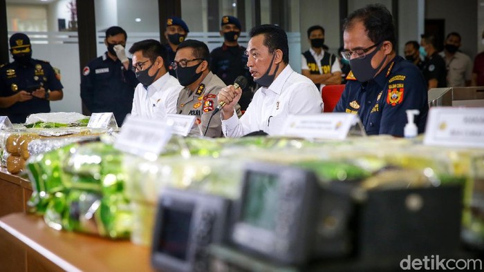 Bareskrim Polri menggagalkan peredaran narkoba jenis sabu seberat 159 kilogram, 3.000 butir XTC, dan 300 butir H5. Lima orang ditangkap dalam kasus ini.