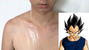  (Dalam akun Facebooknya ia membagikan karyanya dengan memotret dirinya sedang keramas. (Foto: Facebook)