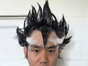 Kocak! Gaya Keramas Seniman Ini Tiru Gaya Rambut Anime