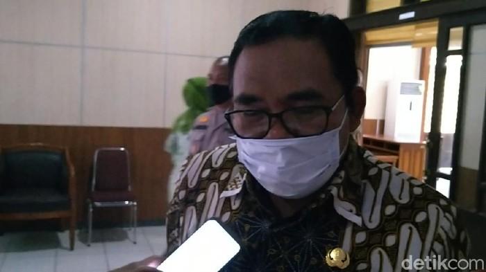 Bupati Pekalongan Asip Kholbihi