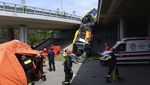 Bus di Polandia Terjun Bebas dari Flyover