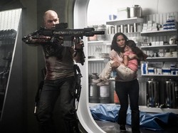 Sinopsis Film Elysium, Saat Bumi Tak Lagi Layak Huni