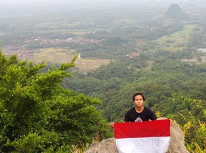 Mau Wisata Bogor? Ini Gunung Munara yang Kecil-Kecil Cabe Rawit