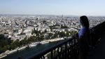 Hari Pertama Dibuka, Pengunjung Menara Eiffel Langsung Antre