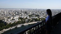 Menara Eiffel merupakan salah satu destinasi unggulan Prancis yang dikunjungi sekitar tujuh juta orang setiap tahun. Berdiri sejak 1889, Menara Eiffel sempat memiliki gelar bangunan tertinggi di dunia. Rekor ketinggian menara rancangan Gustave Eiffel itu kemudian dipecahkan Chrysler Building di New York yang pembangunannya selesai pada tahun 1930.