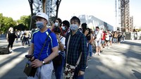Diketahui, saat ini Menara Eiffel hanya menerima kunjungan dari wisatawan domestik. Sementara untuk wisatawan mancanegara belum bisa berkunjung ke sana karena Prancis masih menutup perbatasan untuk menghambat penularan COVID-19.