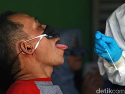 Jalani Tes Swab, Begini Ekspresi Pedagang Pasar Sayur Cipulir