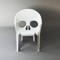 Ingin menambahkan nuansa gothic pada ruangan? Lirik saja kursi kreasi Pool ini. Dipamerkan di Milan Design Furniture, kursi ini bernama Souviens toi que tu vas mourir yang berarti ingatlah kalau kamu akan mati. Foto: Dok. Boredpanda