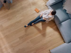 5 Tips Agar Warna Lantai Kayu Tahan Lama dan Tak Cepat Pudar