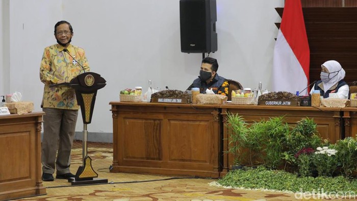 Pilkada Serentak 2020 ditunda hingga Desember mendatang. Menkopolhukam Mahfud MD meminta pilkada tidak ditunda lagi atau tidak perlu menunggu sampai wabah COVID-19 berakhir.
