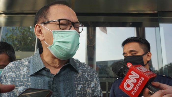 Mantan Gubernur Bank Indonesia (BI) Agus Martowardojo selesai diperiksa KPK, Kamis (25/6/2020).