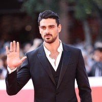 Michele Morrone lahir pada 3 Oktober 1990 di Vizzolo Predabissi, Lombardy Italia. Sebelum bermain film, Michele memulai kariernya sebagai aktor beberapa serial lokal. Foto: Getty Images for RFF/Vittorio Zunino Celotto