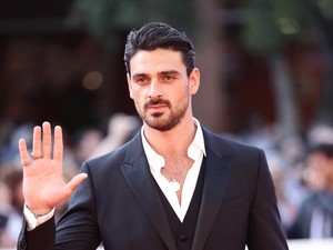 Sukses di Film 365 Days, Aktor Michele Morrone Jadi Model Miliaran Rupiah