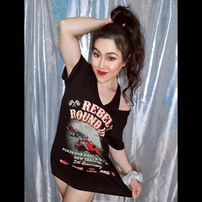 Mimi Zhang adalah competitive eater yang sering memenangkan lomba makan. Ia pernah melahap 5,5 kg pho, lengkap dengan 1 kg daging, 1,5 kg mie beras, dan 2 liter sup sekali makan. Foto: Instagram @mimitheminimonster