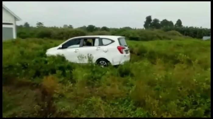 Mobil pelaku terduga percobaan pemerkosaan.