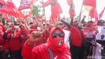 Massa PDIP Geruduk Polres Jaktim