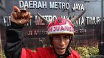 Massa PDIP Geruduk Polres Jaktim