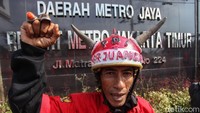 Rencananya, Ketua Umum PDIP Megawati Soekarnoputri akan melaporkan peristiwa itu kepada pihak kepolisian. Hendrawan menyebut langkah yang diambil pihaknya merupakan bagian dari cara partai memberikan edukasi kepada masyarakat.