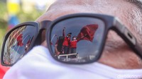 Juru bicara PA 212, Haikal Hassan, mengaku sama sekali tak melihat aksi pembakaran bendera PDIP saat demo berlangsung di depan gedung DPR itu. Pihaknya akan segera mengusut kasus itu. Haikal menyebut PA 212 sama sekali tidak ada agenda terkait pembakaran bendera PDIP. Ia menuturkan pihaknya telah mengondisikan massa untuk tidak melakukan hal-hal yang dapat berdampak pada perpecahan bangsa.