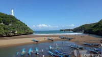 Suasana di Pantai Baron, Kalurahan Kemadang, Kapanewon Tanjungsari, Kabupaten Gunungkidul, Rabu (24/6)