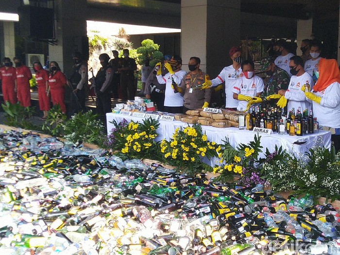 Pemusnahan barang bukti narkoba di halaman kantor Pemprov Jateng, Kamis (25/6/2020).
