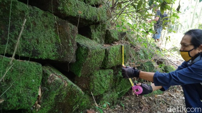 Penemuan batu diduga candi di Klaten