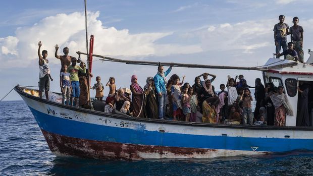 Pengungsi Rohingya di Perairan Aceh Utara. AP/Zik Maulana