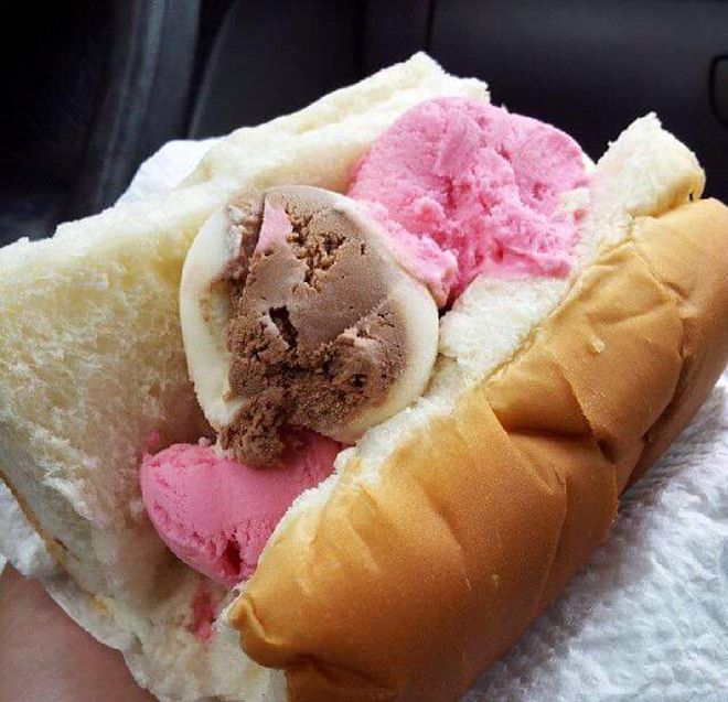 Penjual Es Krim Ini Menangis Dapat Hadiah Mobil dari Anaknya
