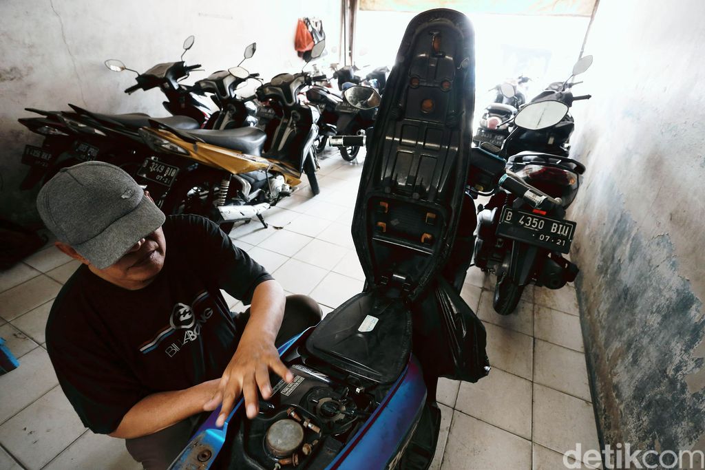 Pandemi Covid-19 mempengaruhi banyak sektor di bidang otomotif. Salah satunya yakni bursa jual beli sepeda motor bekas yang mengalami anjlok penjualan sehingga menurunnya omset.