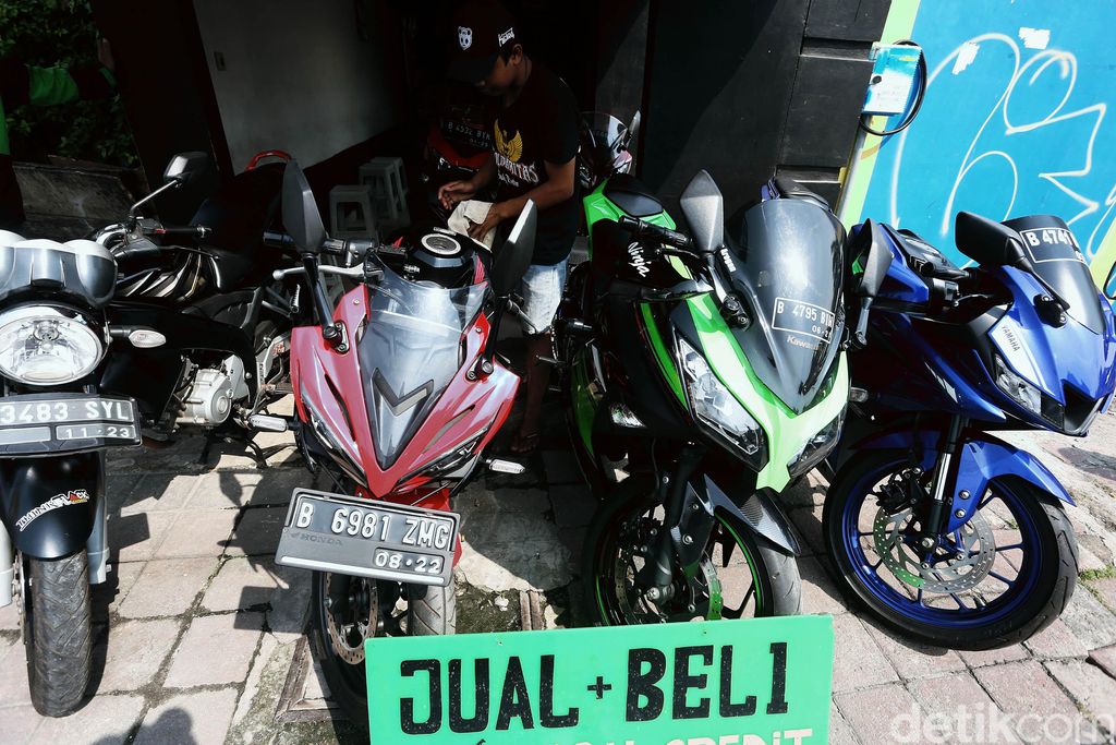 Pandemi Covid-19 mempengaruhi banyak sektor di bidang otomotif. Salah satunya yakni bursa jual beli sepeda motor bekas yang mengalami anjlok penjualan sehingga menurunnya omset.
