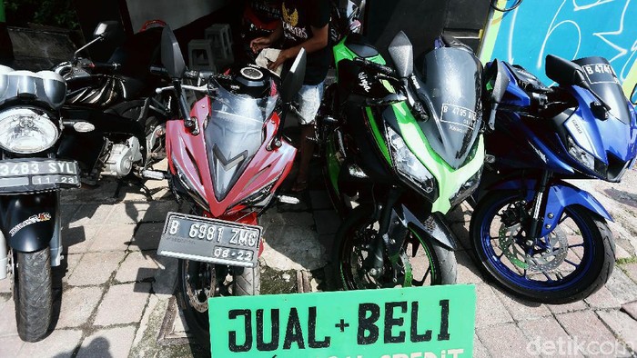 Pandemi Covid-19 mempengaruhi banyak sektor di bidang otomotif. Salah satunya yakni bursa jual beli sepeda motor bekas yang mengalami anjlok penjualan sehingga menurunnya omset.