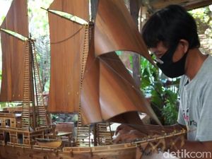 Miniatur Pinisi Kreasi Warga Purwakarta