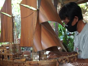 Miniatur Pinisi Kreasi Warga Purwakarta