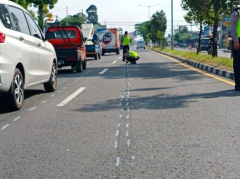 Pesepeda tewas tertabrak mobil di Ring Road Timur,Yogyakarta, Kamis (25/6/2020).