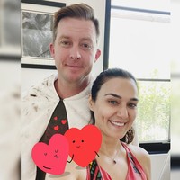 Untungnya hasil potongan rambut Preity yang sesuai diharapkan. Hair Cut Successful. Hubby Happy, begitu keterangan fotonya.  Foto: Instagram