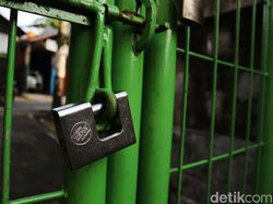RW 06 Pondok Kopi Masih Lockdown