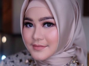 Sherrin Tharia, Mantan Istri Zumi Zola Tampil Lepas Hijab