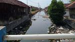 Sungai Menjijikkan Penuh Sampah di Pasuruan Dikeruk