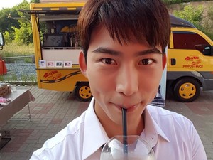 Taecyeon 2PM Diberi Salak di Jakarta: What Is This?