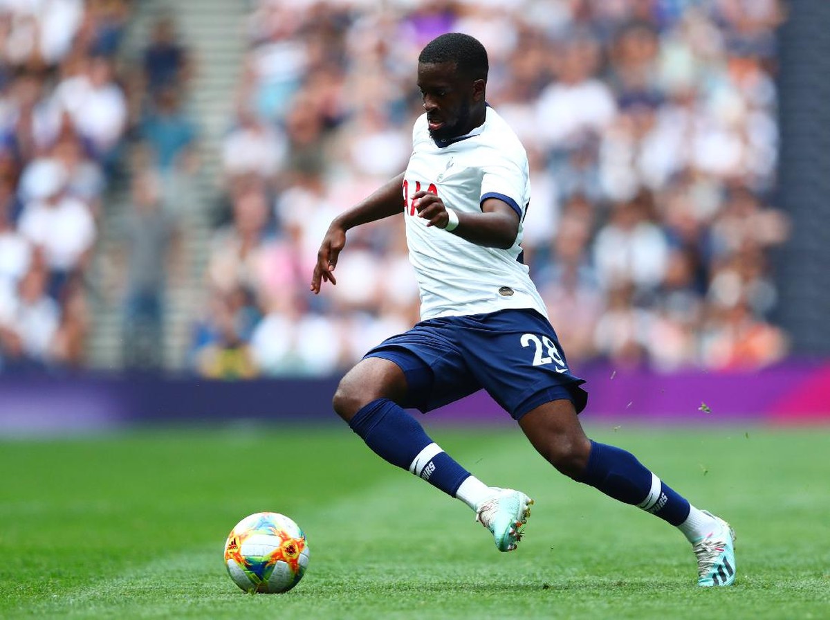Gelandang Tottenham Hotspur, Tanguy Ndombele, jadi incaran Barcelona. (Foto: Dan Istitene/Getty Images)