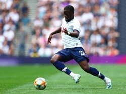 Tanguy Ndombele adalah nama pertama. Sejak kepindahannya dari Lyon pada 2019, dengan transfer yang sempat menjadi rekor Tottenham, Ndombele gagal memberikan performa terbaik. Foto: Julian Finney/Getty Images