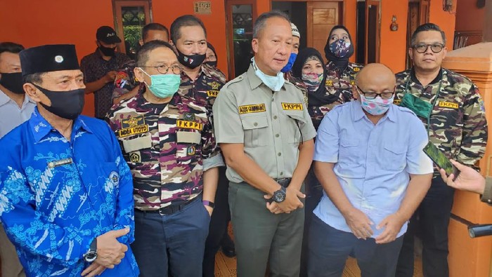 Agus Gumiwang memberikan bantuan bersama FKPPI