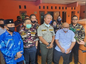 Menperin Agus Gumiwang dan FKPPI Salurkan Bantuan bagi Warga Terdampak Corona